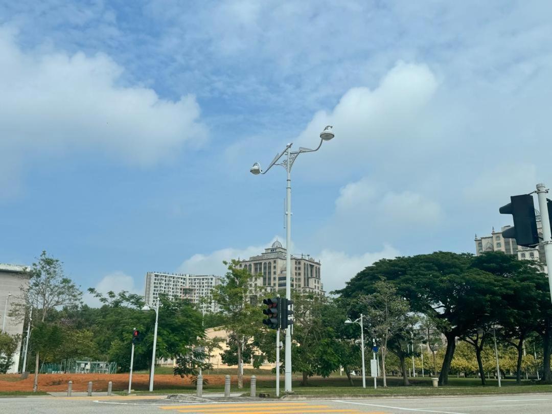 Abg Ipar Pangsapuri *